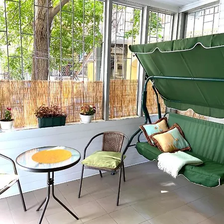 уютная с террасой в центре одессы Apartment *
