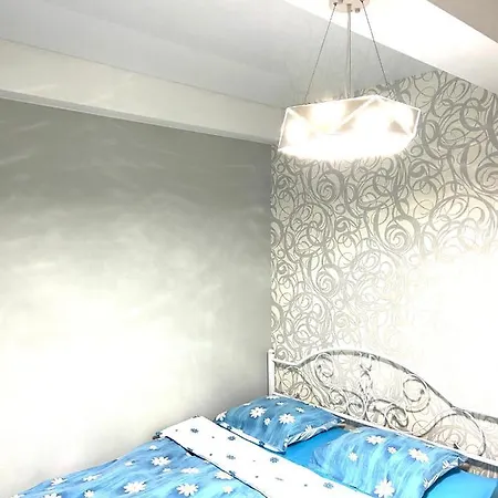 уютная с террасой в центре одессы Apartment *