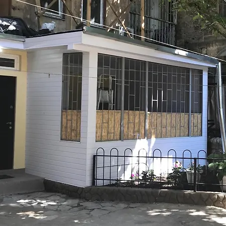 уютная с террасой в центре одессы Apartment